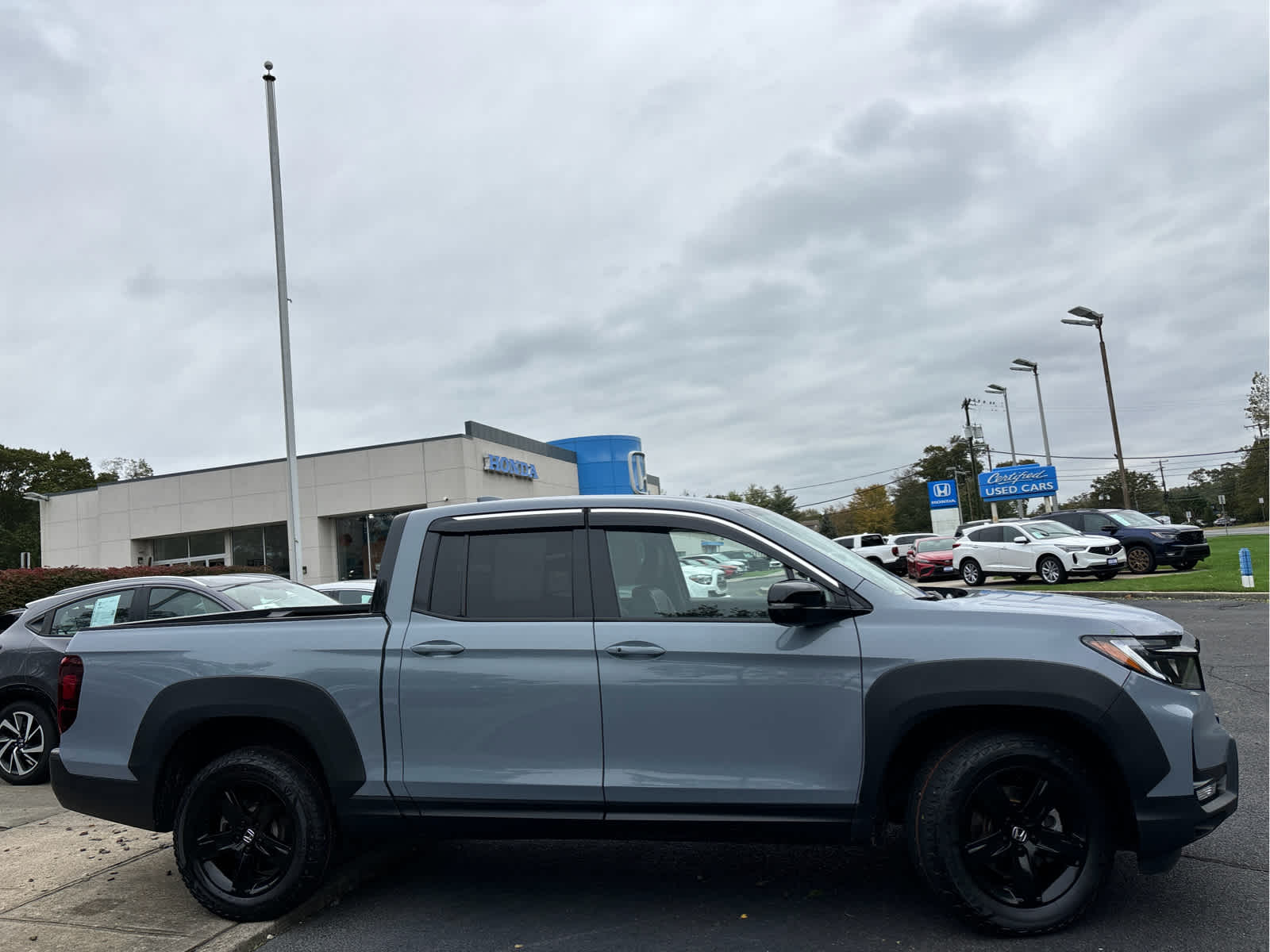 2022 Honda Ridgeline Black Edition photo 3