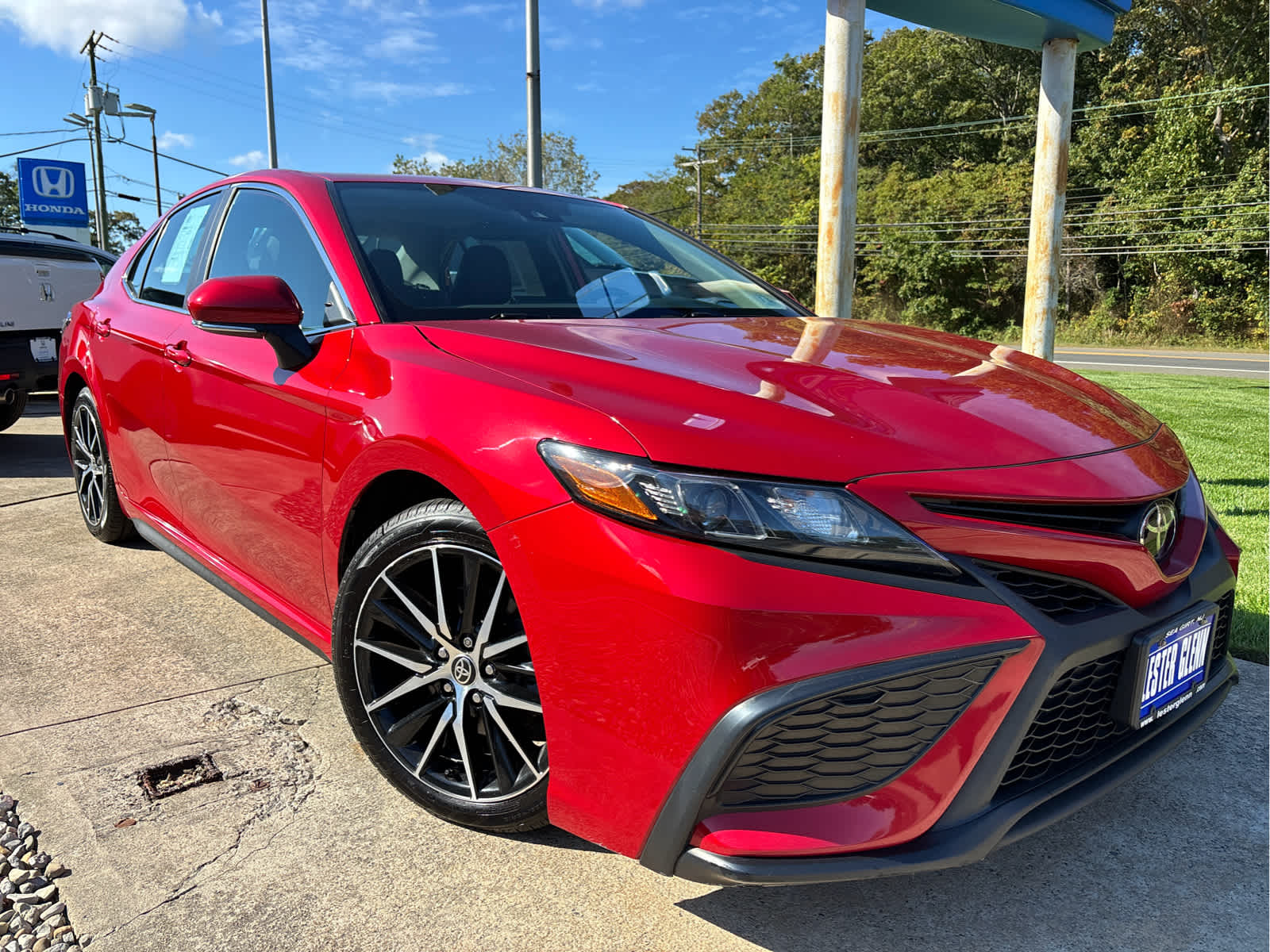 2021 Toyota Camry SE photo 2