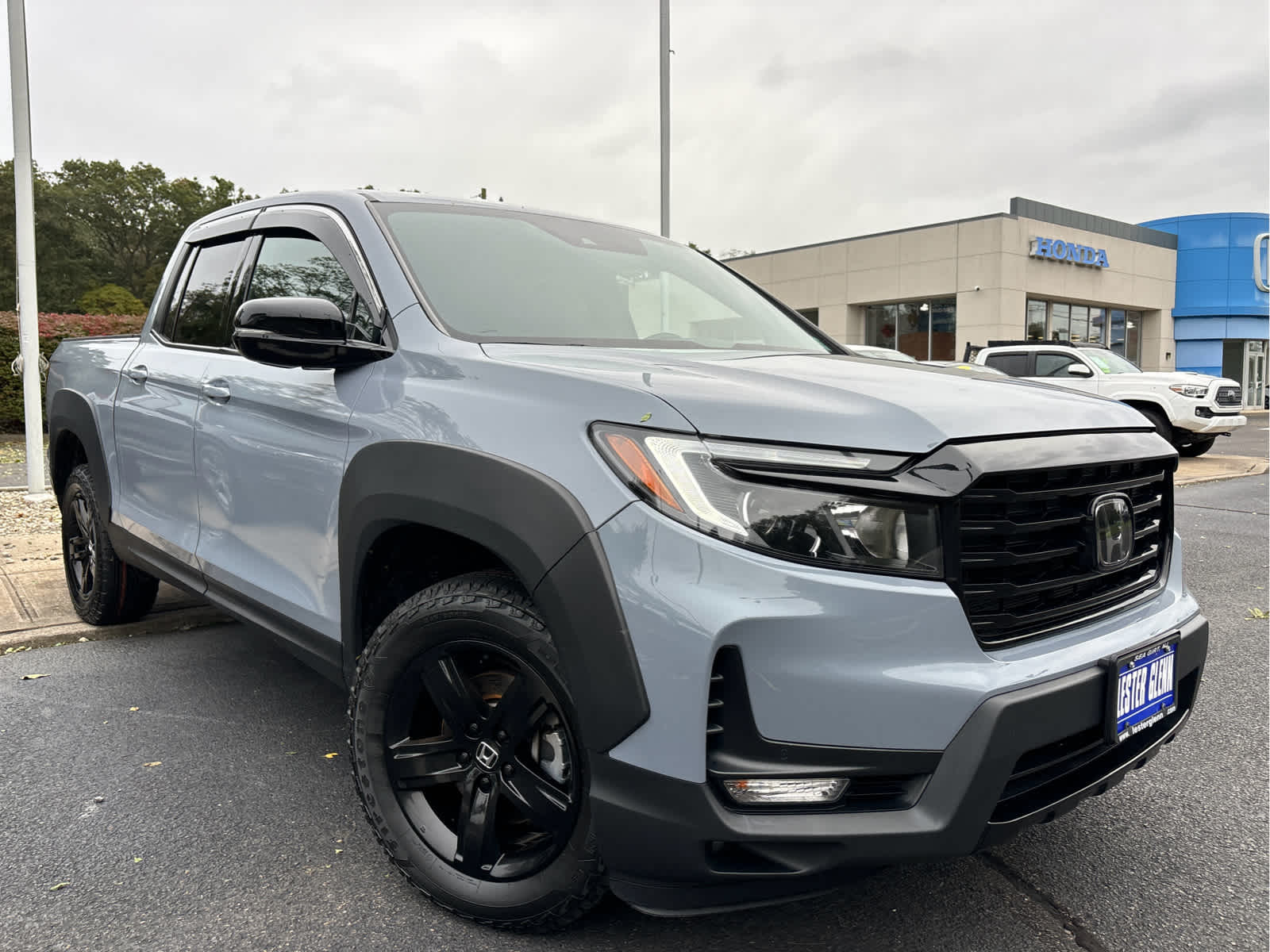 2022 Honda Ridgeline Black Edition photo 2