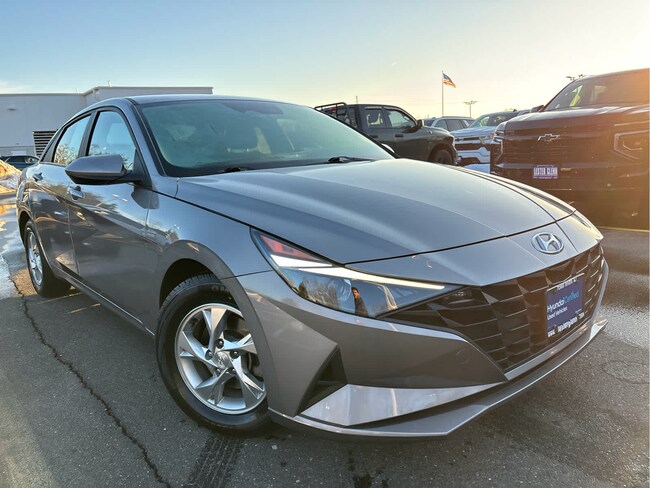 2023 Hyundai Elantra SE Sedan