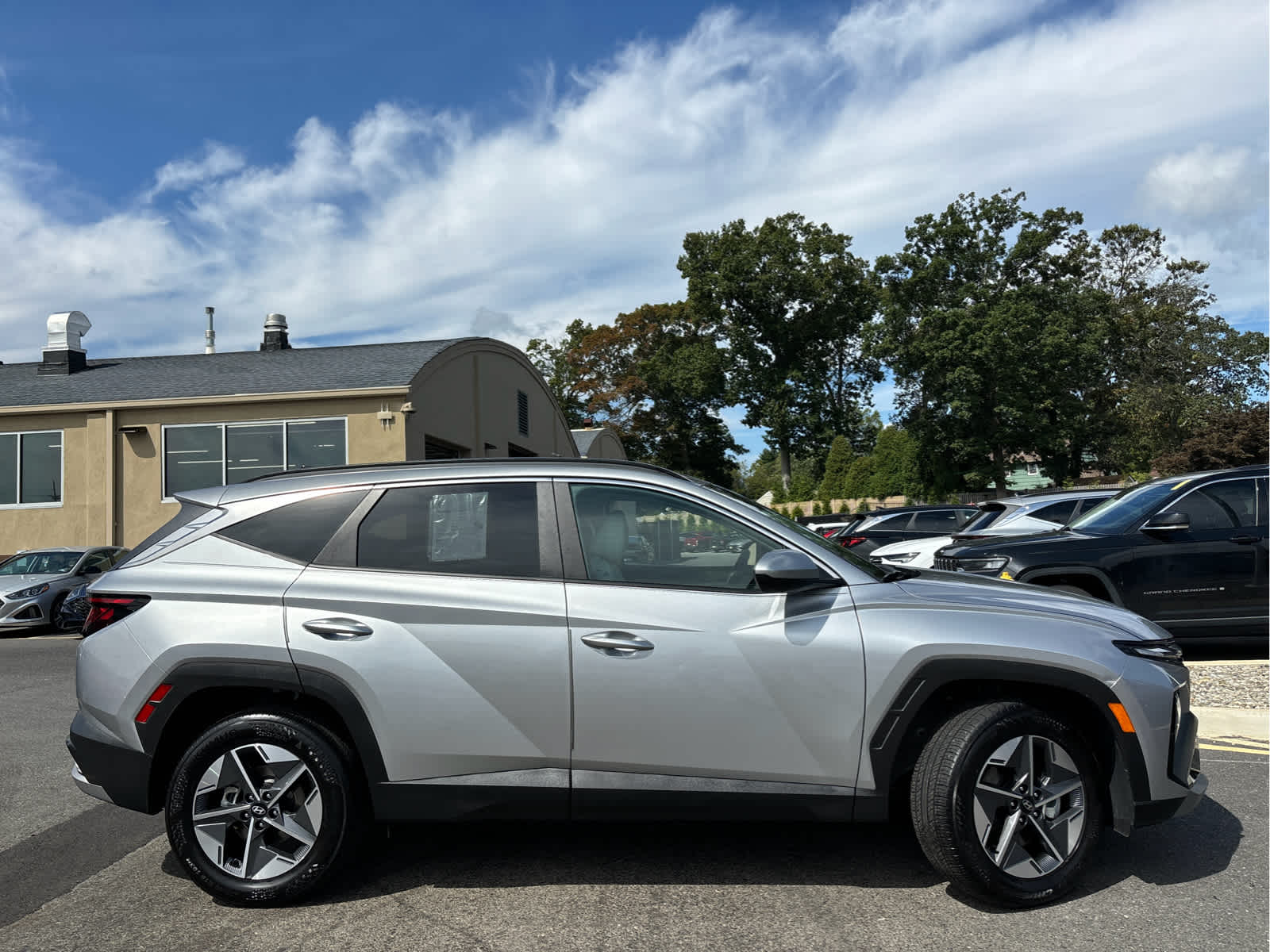 2025 Hyundai Tucson SEL photo 2