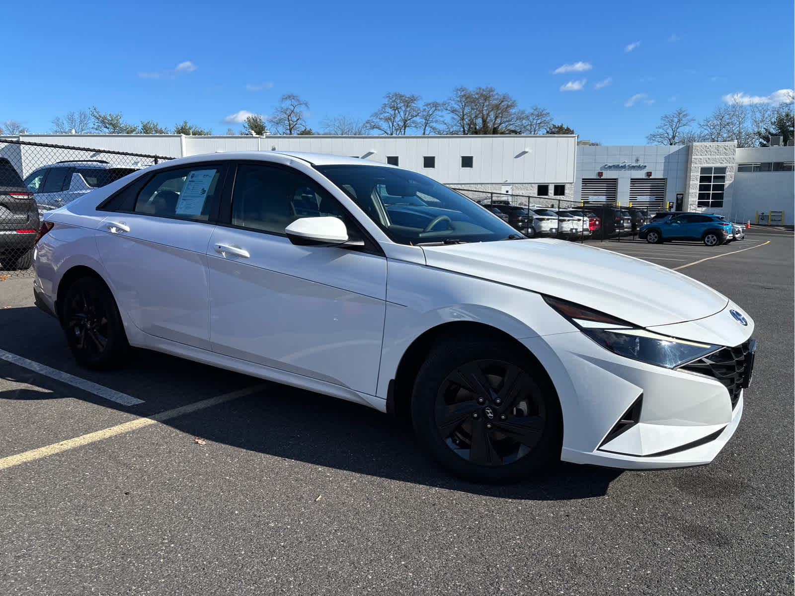 2023 Hyundai Elantra SEL photo 2