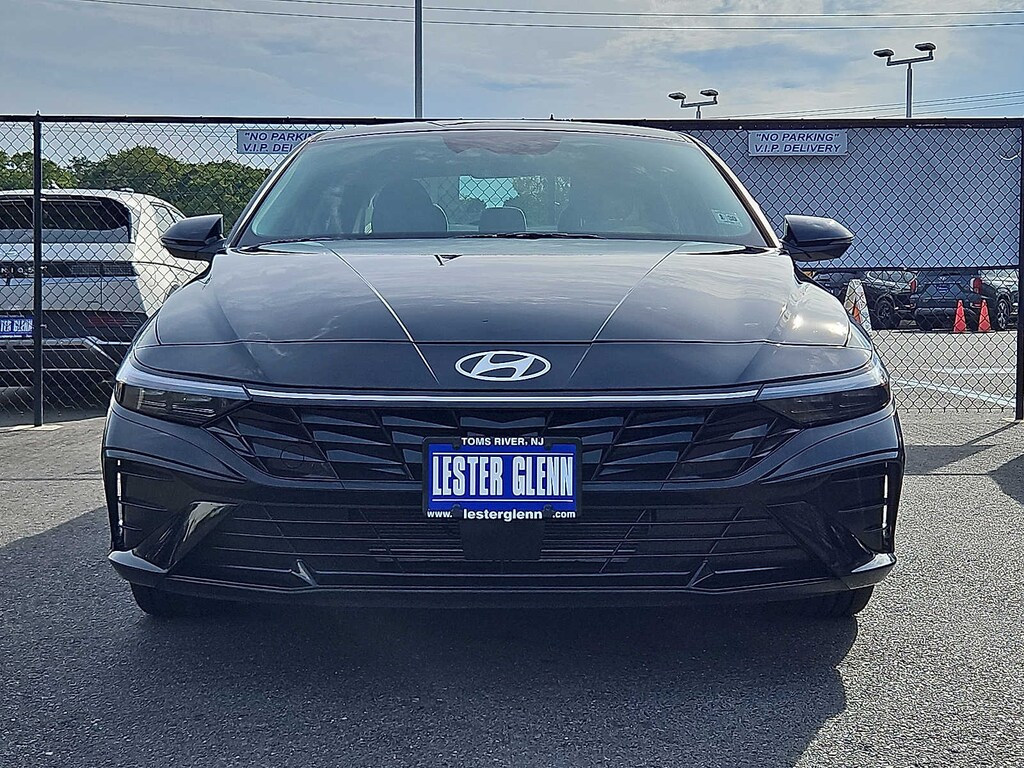 New 2025 Hyundai Elantra Limited Sedan