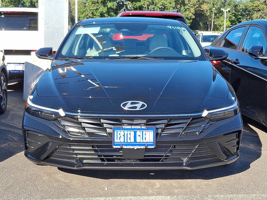 New 2025 Hyundai Elantra Limited Sedan