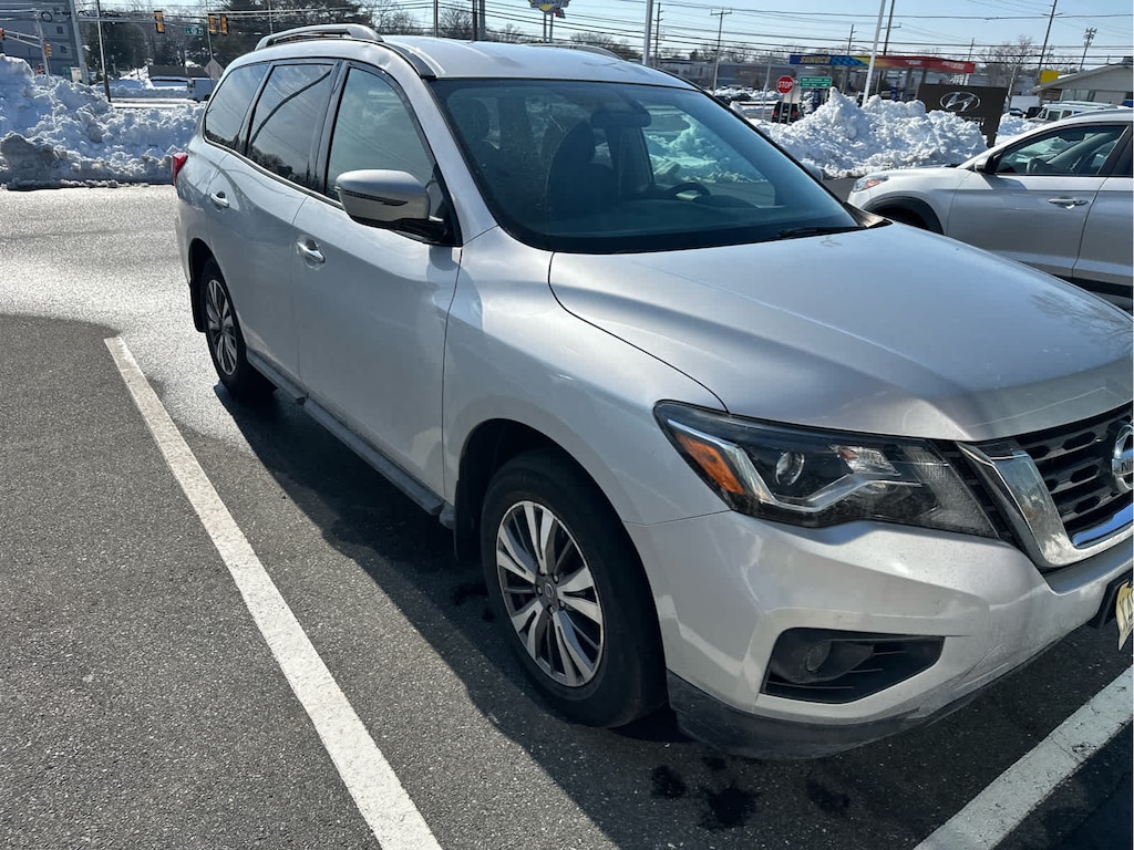 Used 2017 Nissan Pathfinder S SUV