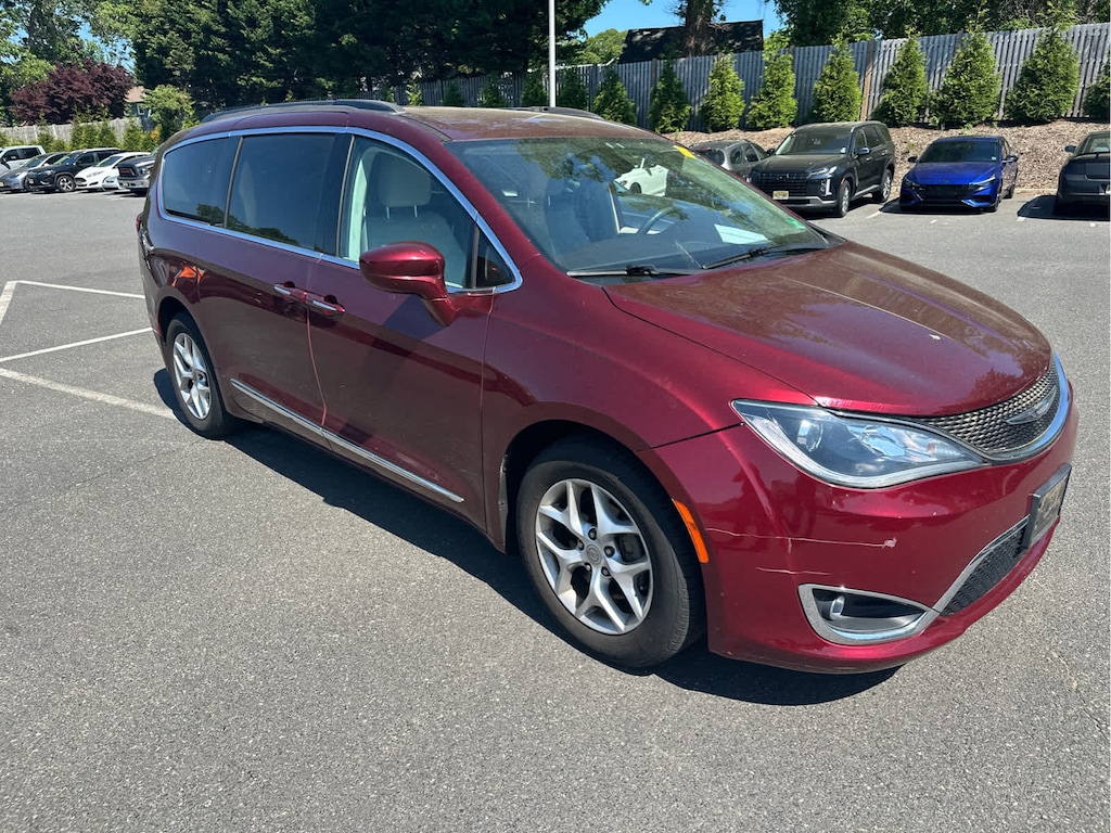 Used 2017 Chrysler Pacifica Touring-L Van
