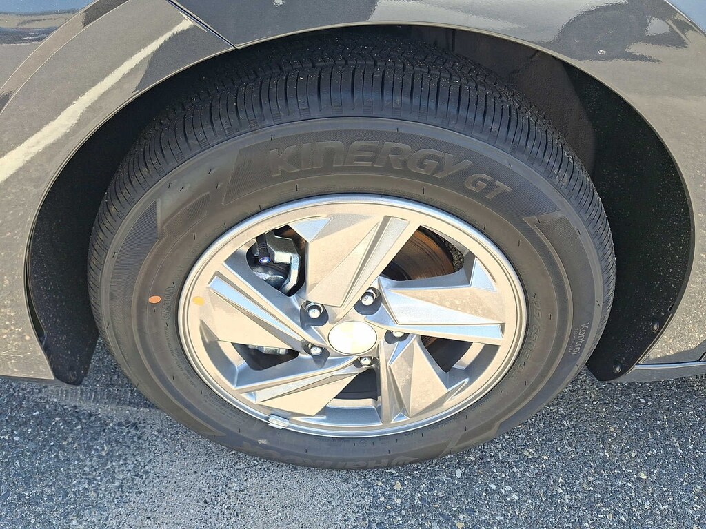 New 2026 Hyundai Elantra SE Sedan