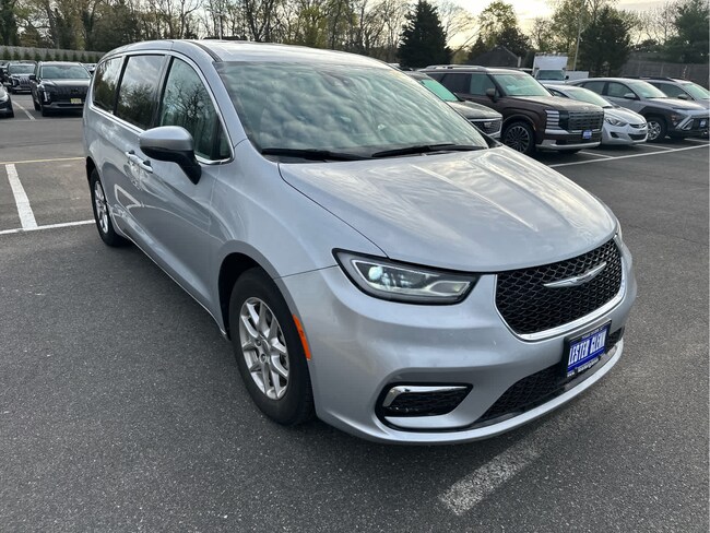2023 Chrysler Pacifica Touring L Van Passenger Van