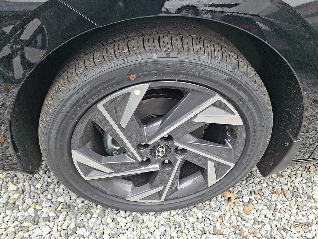 New 2026 Hyundai Elantra Limited Sedan