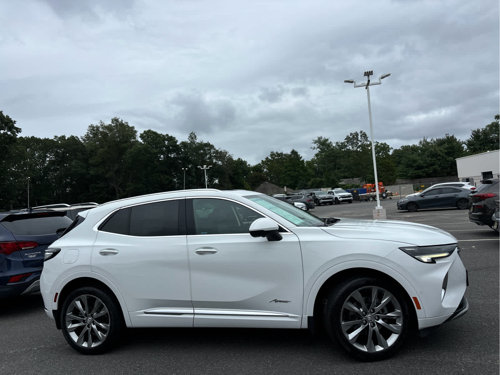 2022 Buick Envision Avenir photo 2