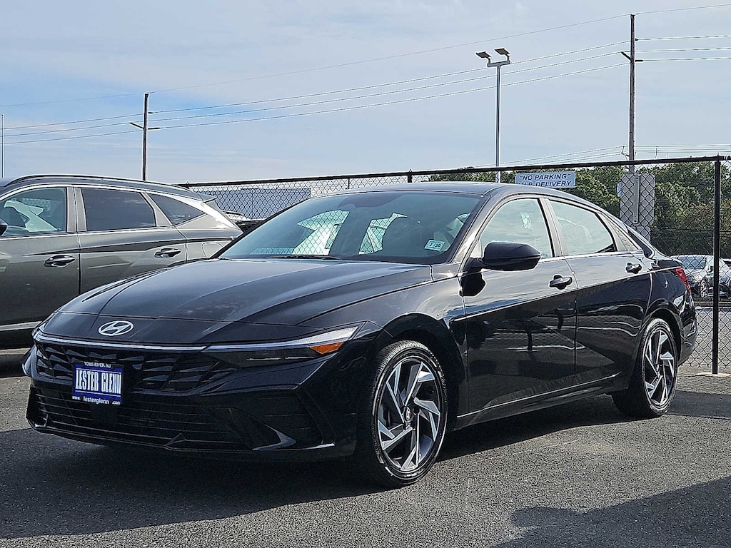 New 2025 Hyundai Elantra Limited Sedan