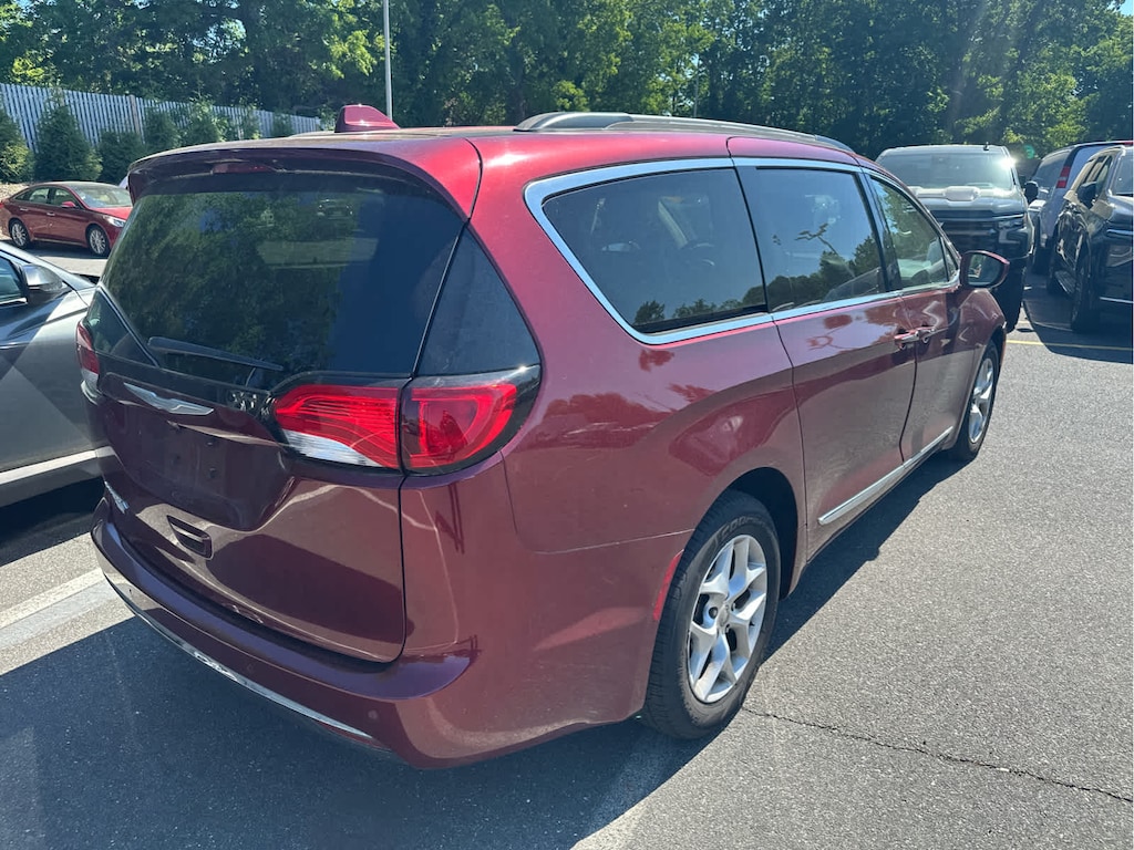 Used 2017 Chrysler Pacifica Touring-L Van