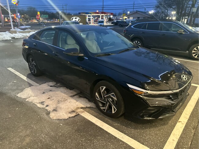 2024 Hyundai Elantra Limited Sedan