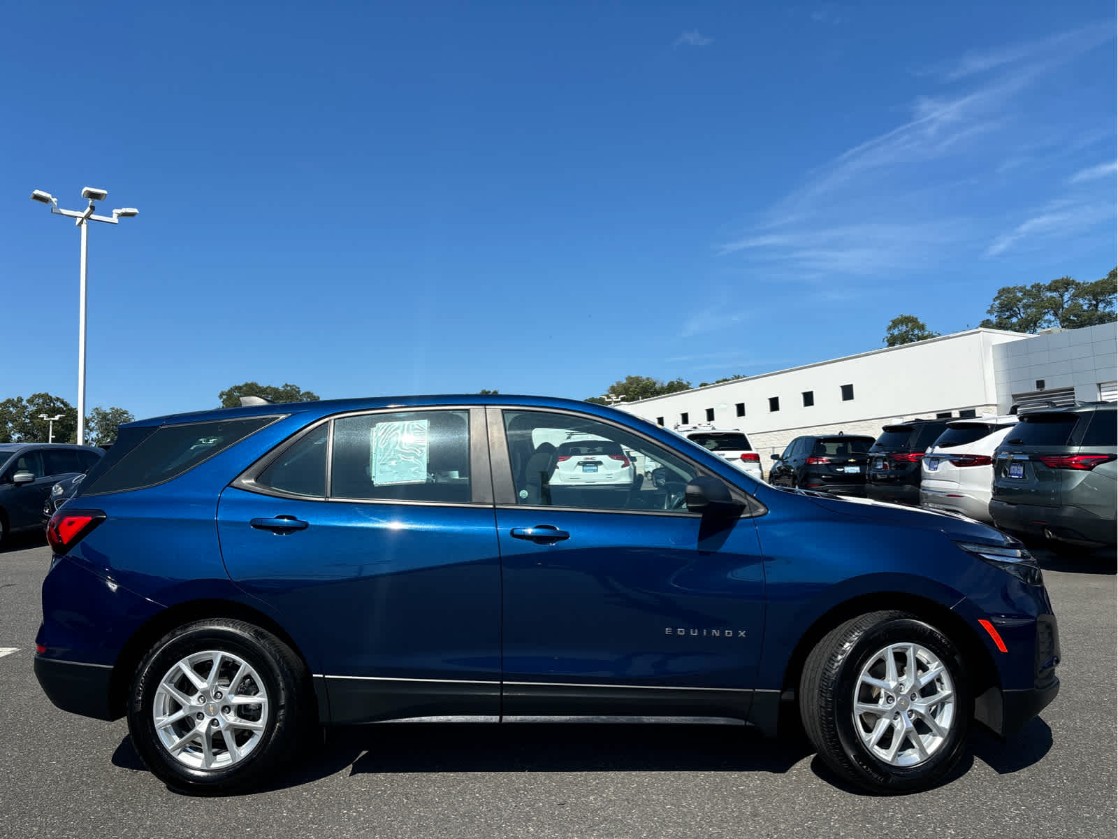 2023 Chevrolet Equinox LS photo 3