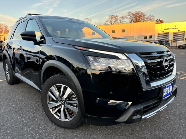 2023 Nissan Pathfinder SL SUV