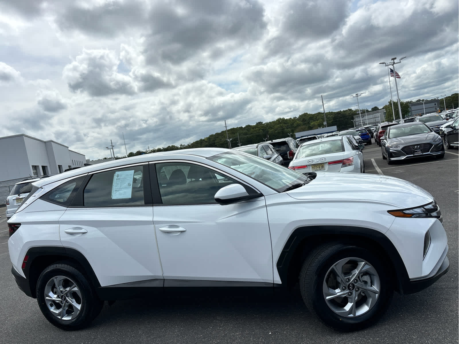 2023 Hyundai Tucson SE photo 2