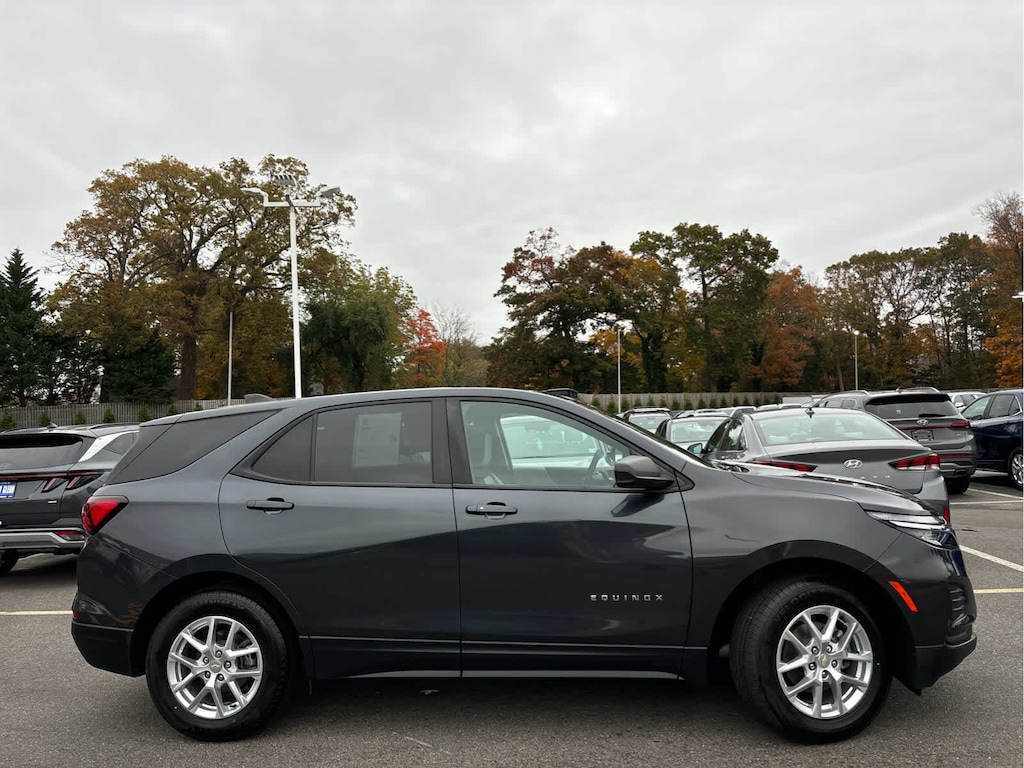 Used 2022 Chevrolet Equinox LS w/1LS SUV