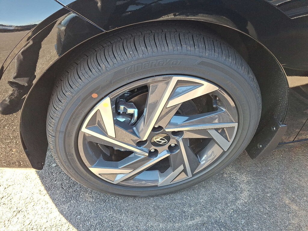 New 2025 Hyundai Elantra Limited Sedan