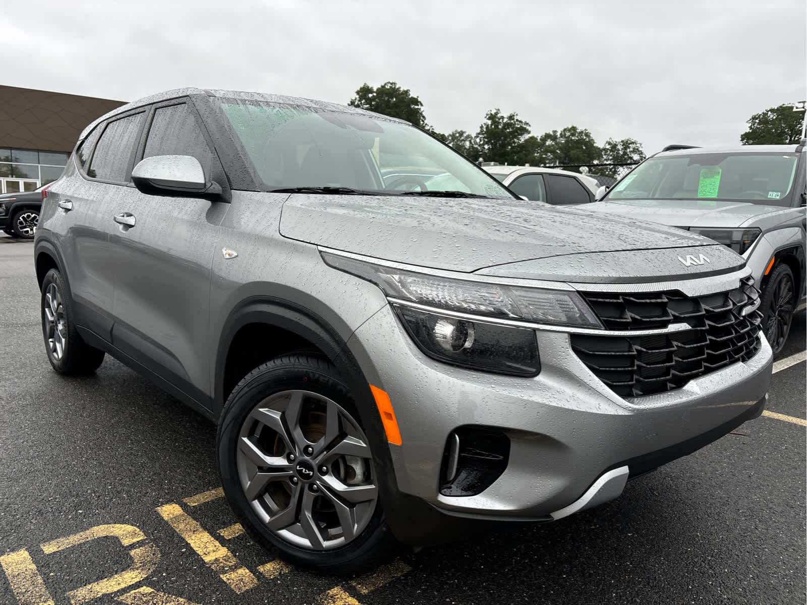 2024 Kia Seltos LX photo 2