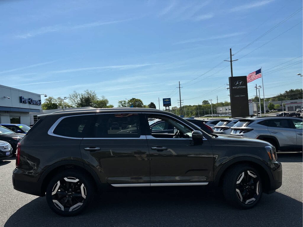 Used 2024 Kia Telluride S SUV