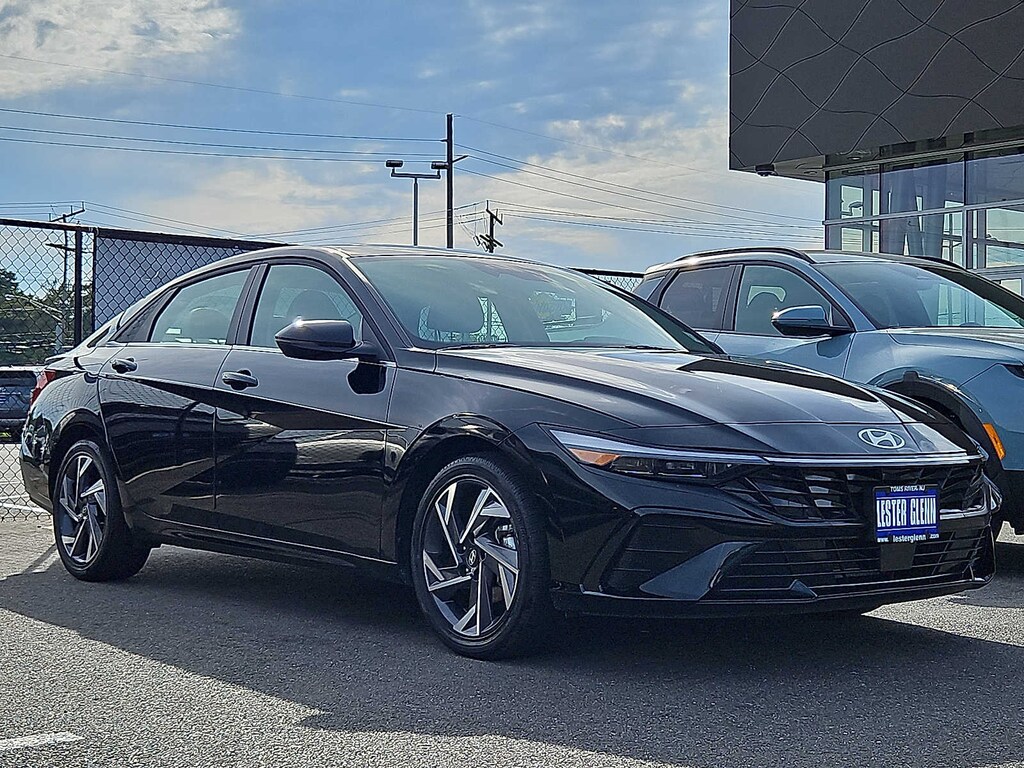 New 2025 Hyundai Elantra Limited Sedan