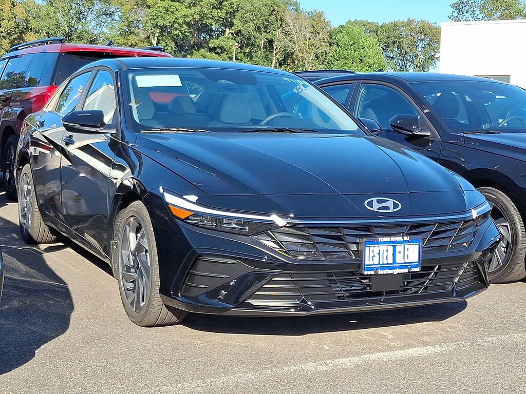 New 2025 Hyundai Elantra Limited Sedan