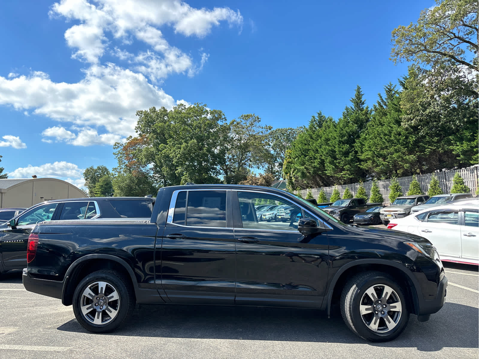 2017 Honda Ridgeline RTL-T photo 2