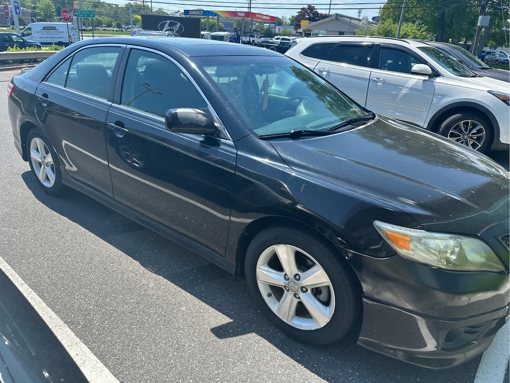 Used 2011 Toyota Camry SE Sedan