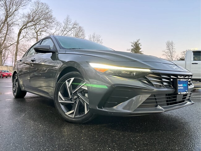 2024 Hyundai Elantra SEL Sedan