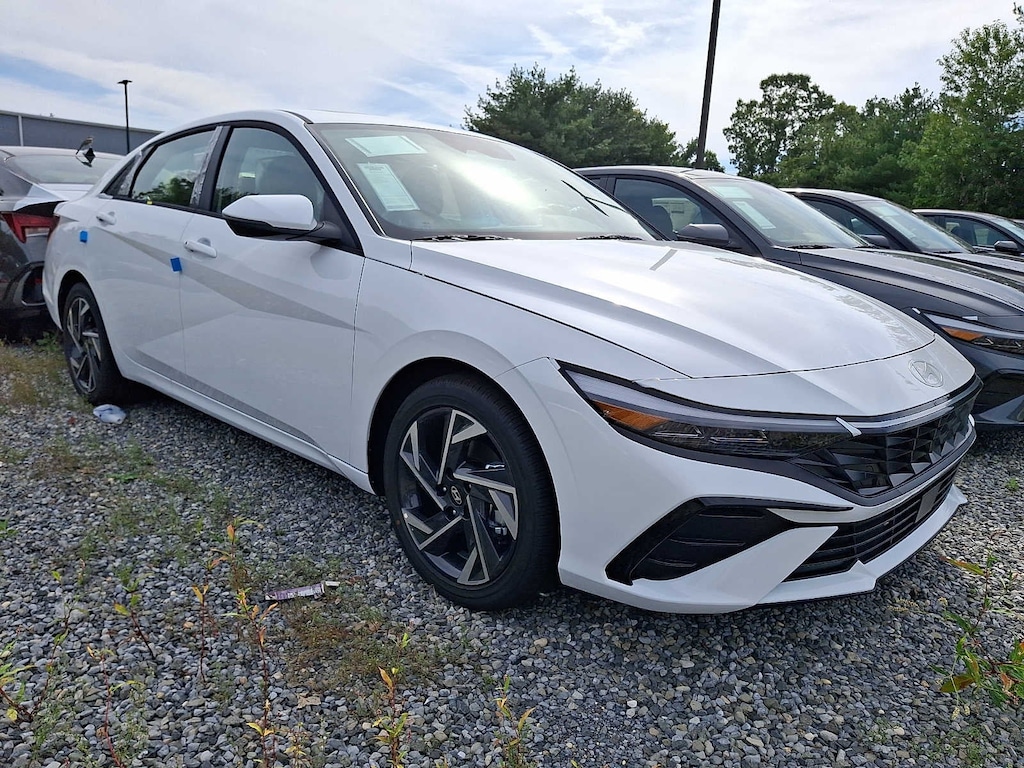 New 2026 Hyundai Elantra Limited Sedan