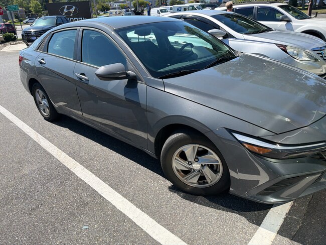 2024 Hyundai Elantra SE Sedan