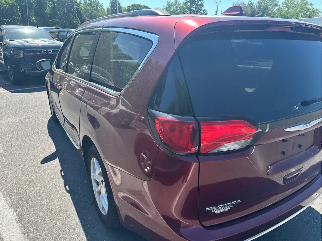 Used 2017 Chrysler Pacifica Touring-L Van