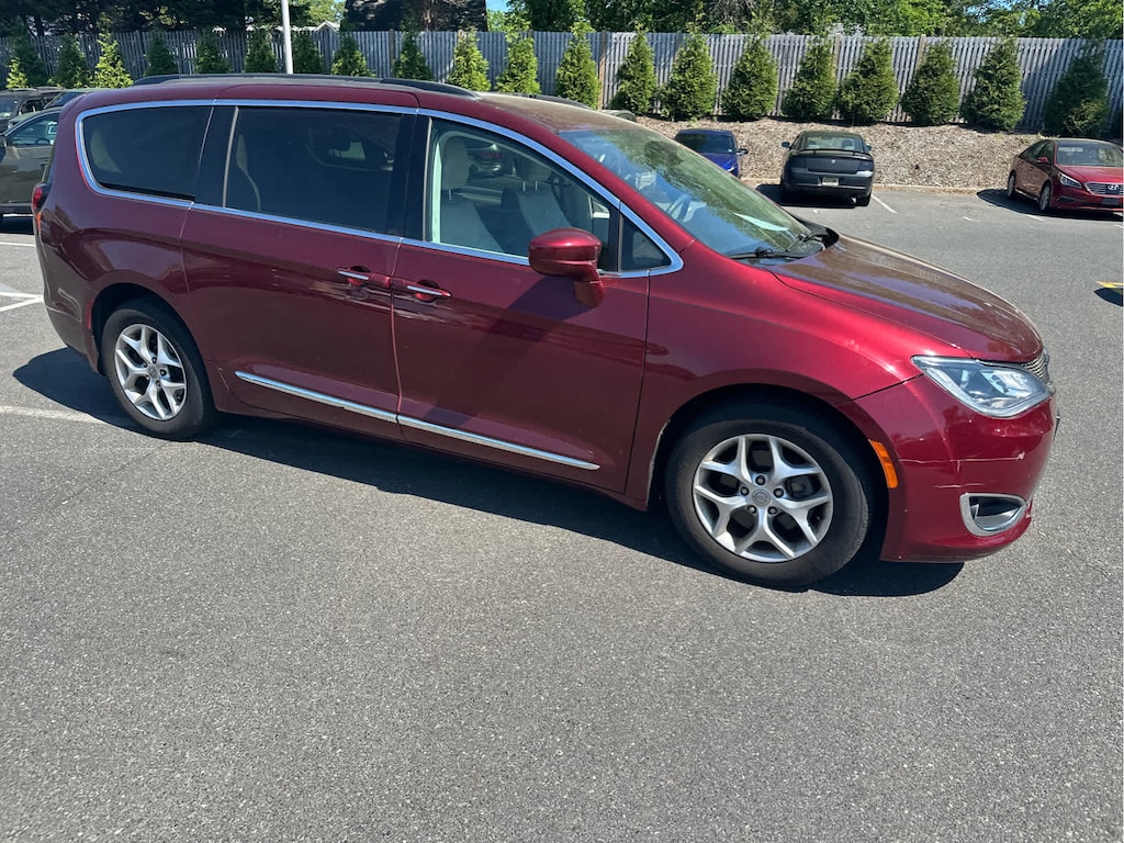 Used 2017 Chrysler Pacifica Touring-L Van
