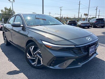 2025 Hyundai Elantra Limited Sedan