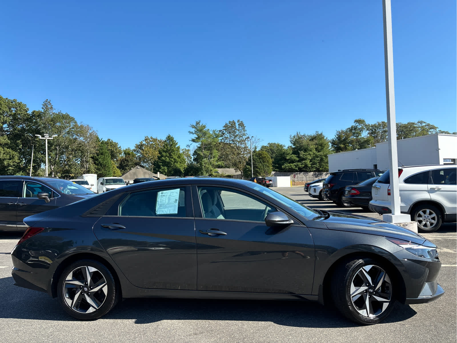 2023 Hyundai Elantra SEL Convenience photo 2