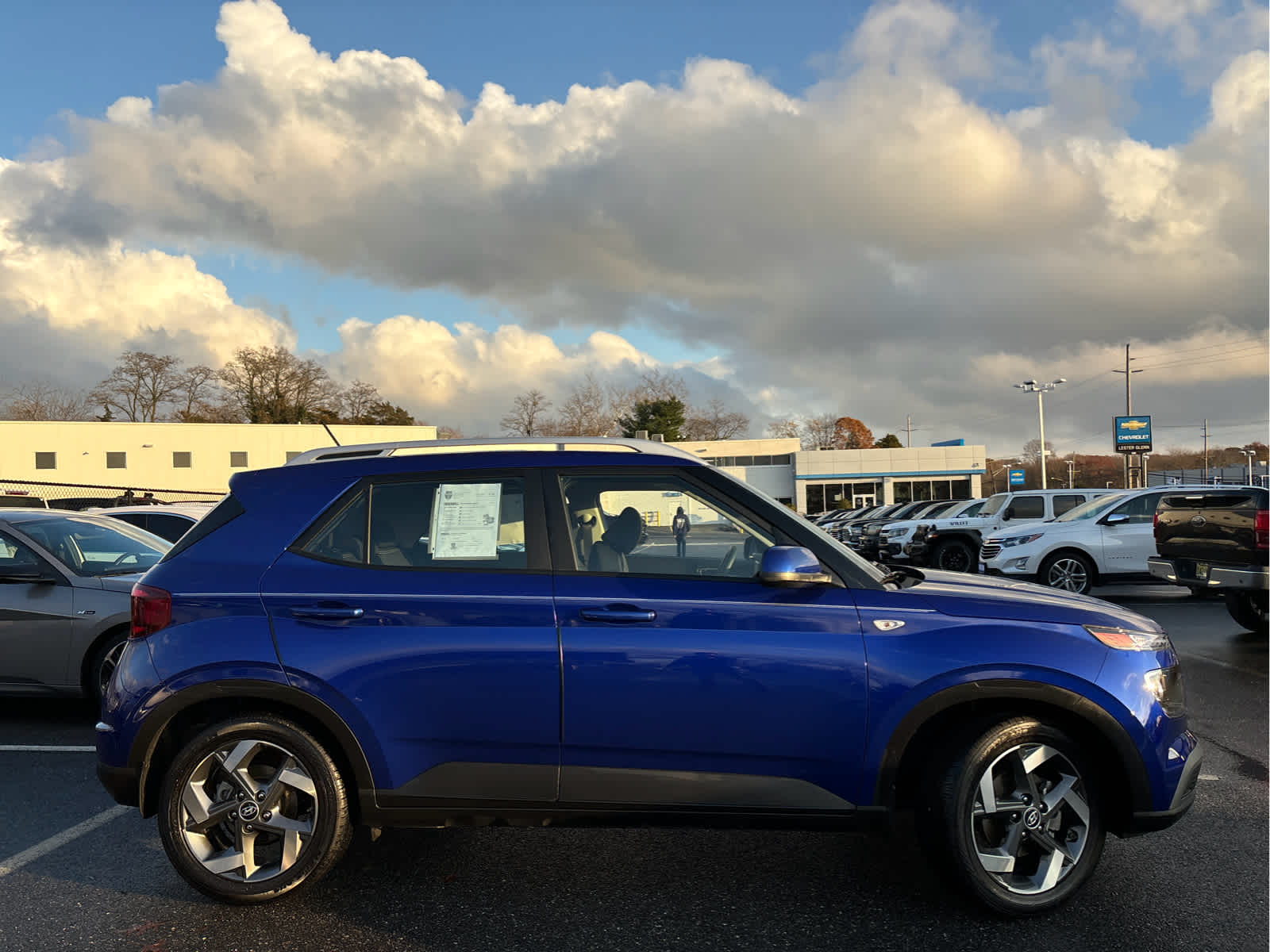 2023 Hyundai Venue SEL photo 3