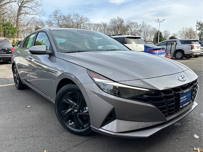 2023 Hyundai Elantra SEL Sedan