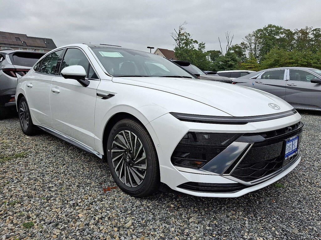 New 2025 Hyundai Sonata Hybrid Limited Sedan