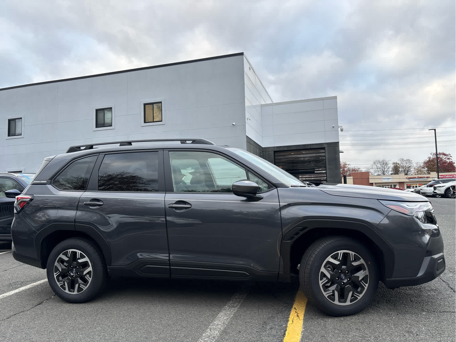 2025 Subaru Forester Premium photo 3