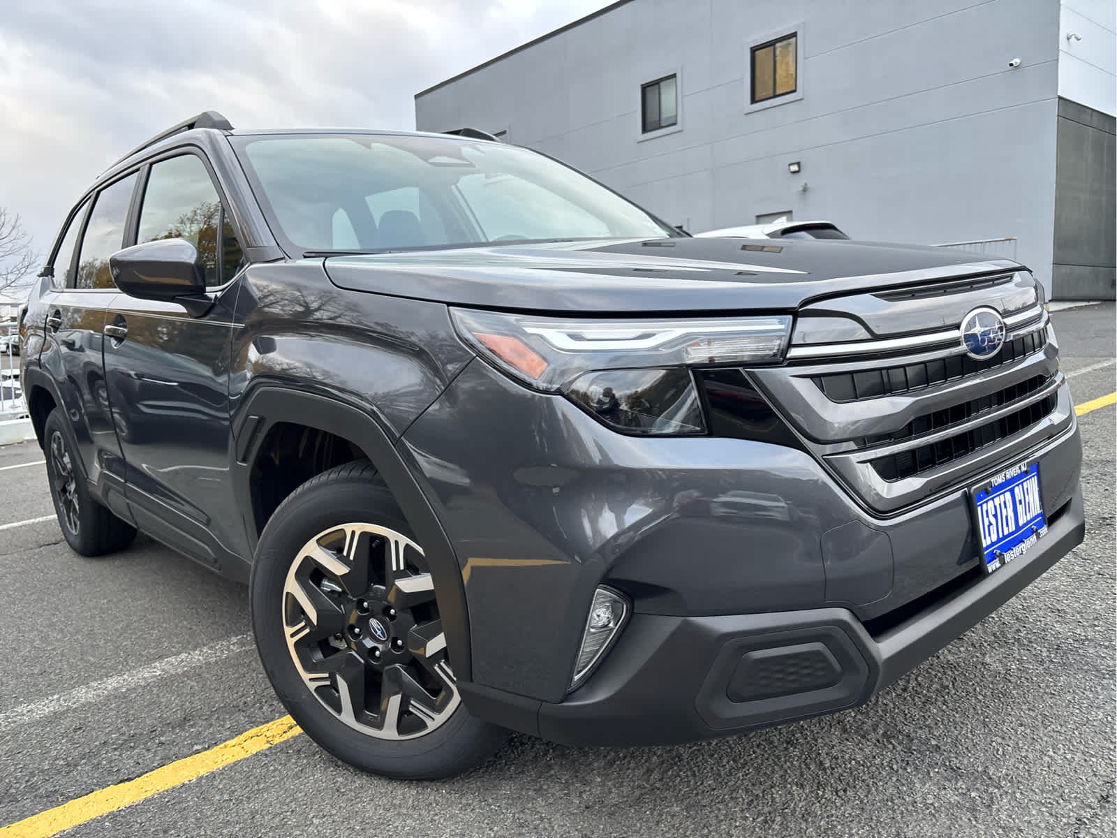 2025 Subaru Forester Premium photo 2