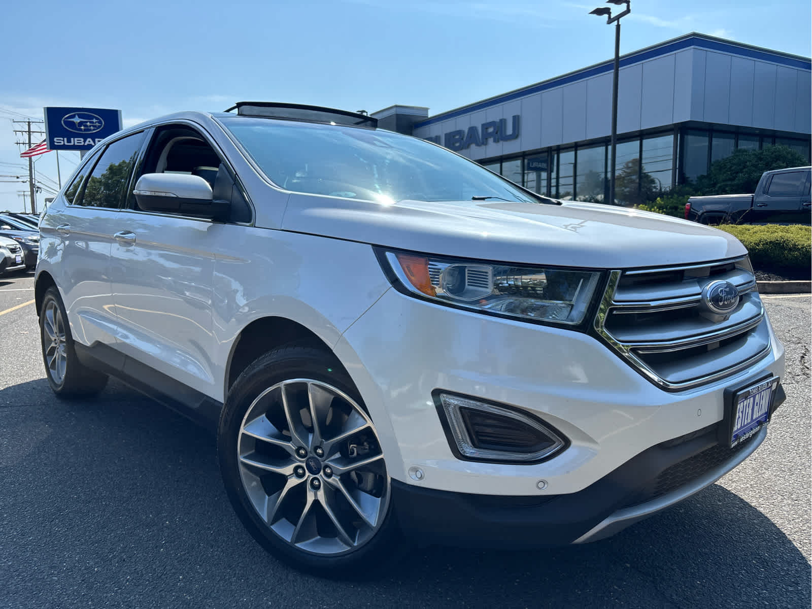 2015 Ford Edge Titanium photo 2