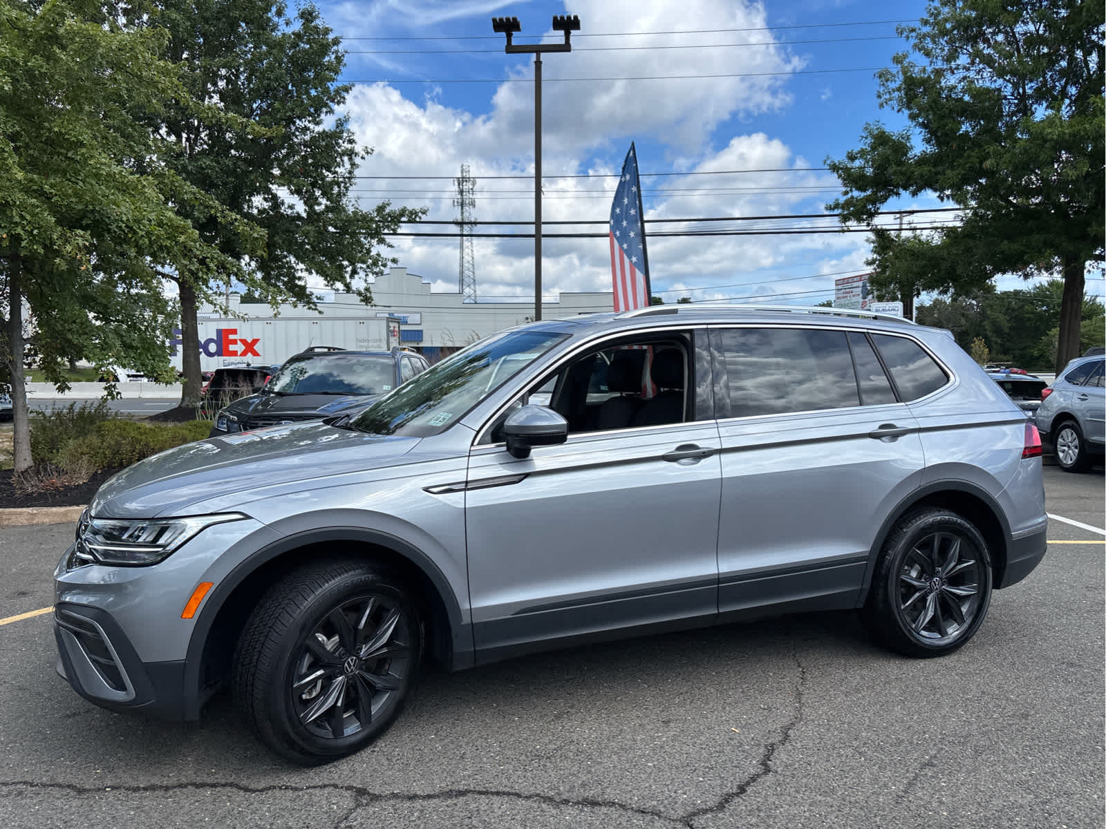2024 Volkswagen Tiguan SE Wolfsburg Edition photo 4
