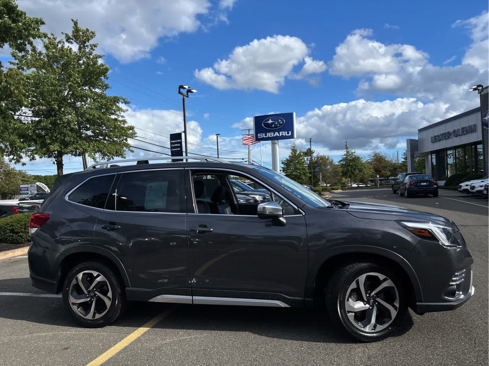 2023 Subaru Forester Touring photo 3