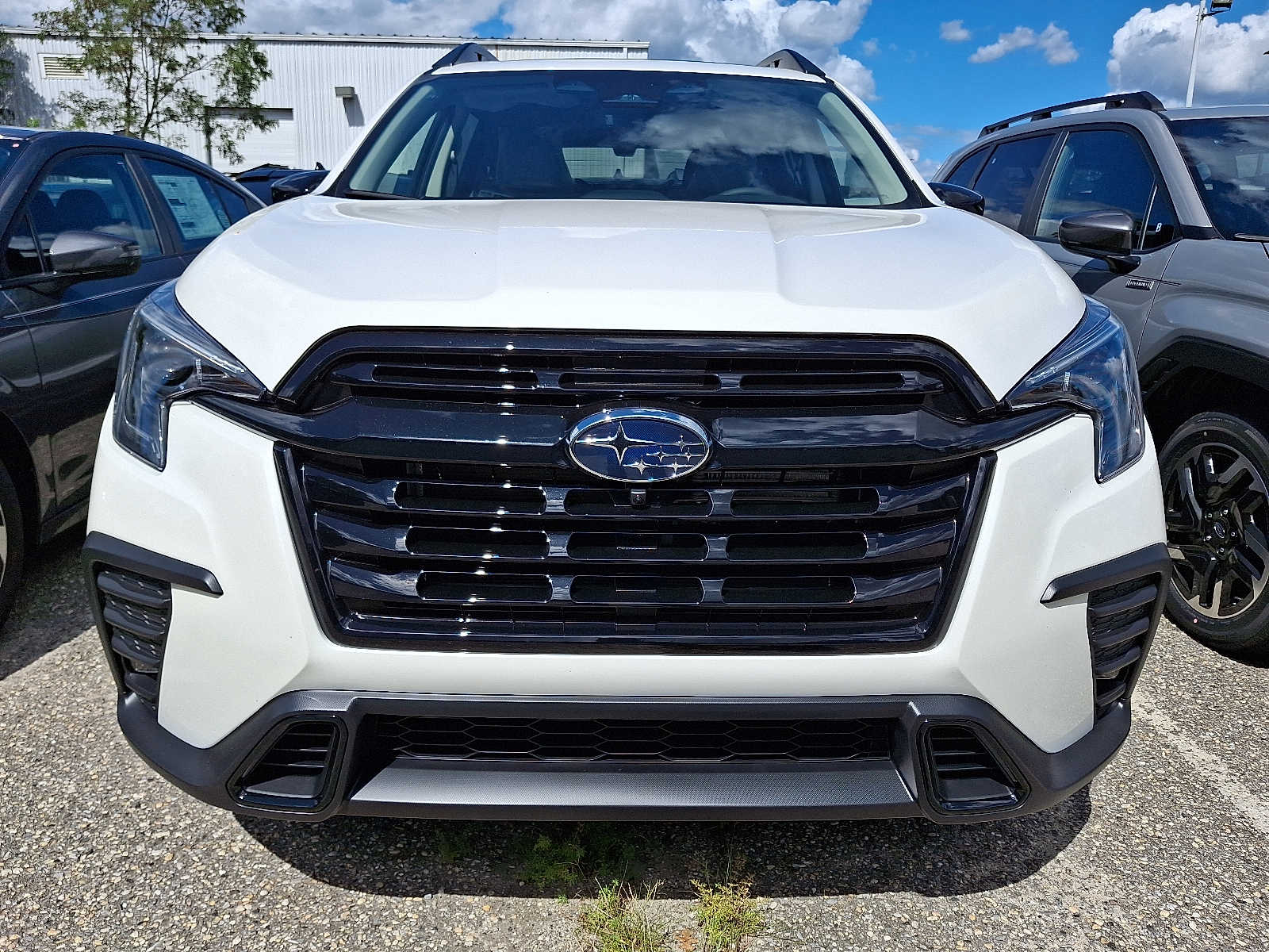 2025 Subaru Ascent Onyx Edition Touring photo 2