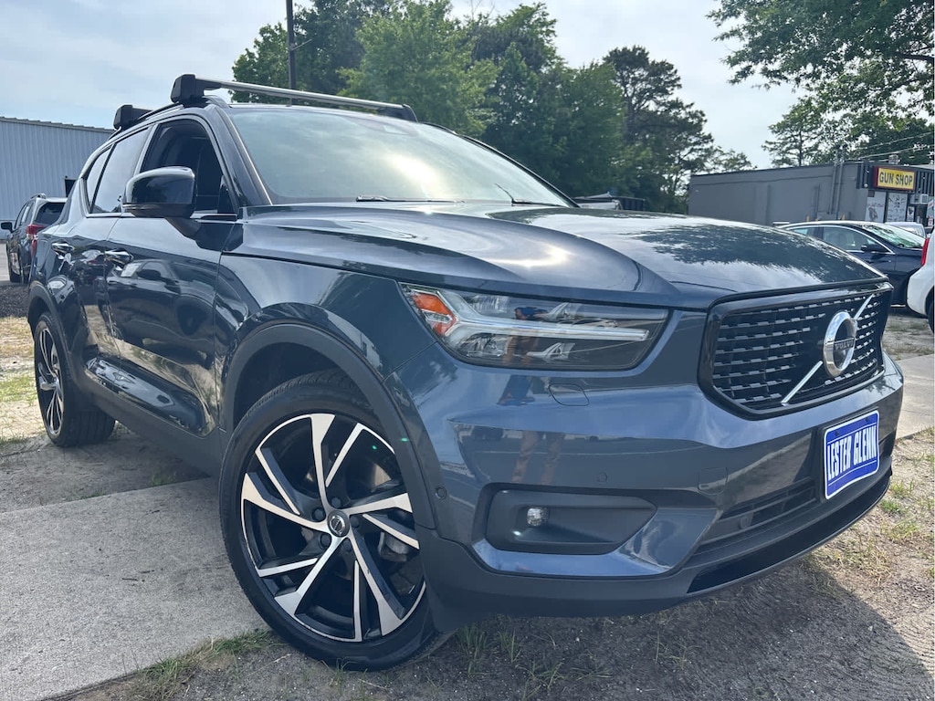 Used 2022 Volvo XC40 T5 AWD R-Design SUV