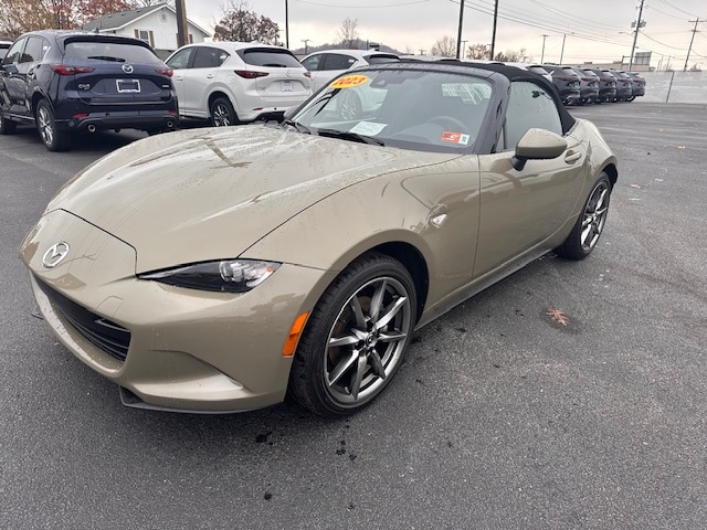 2023 Mazda MX-5 Miata Convertible 