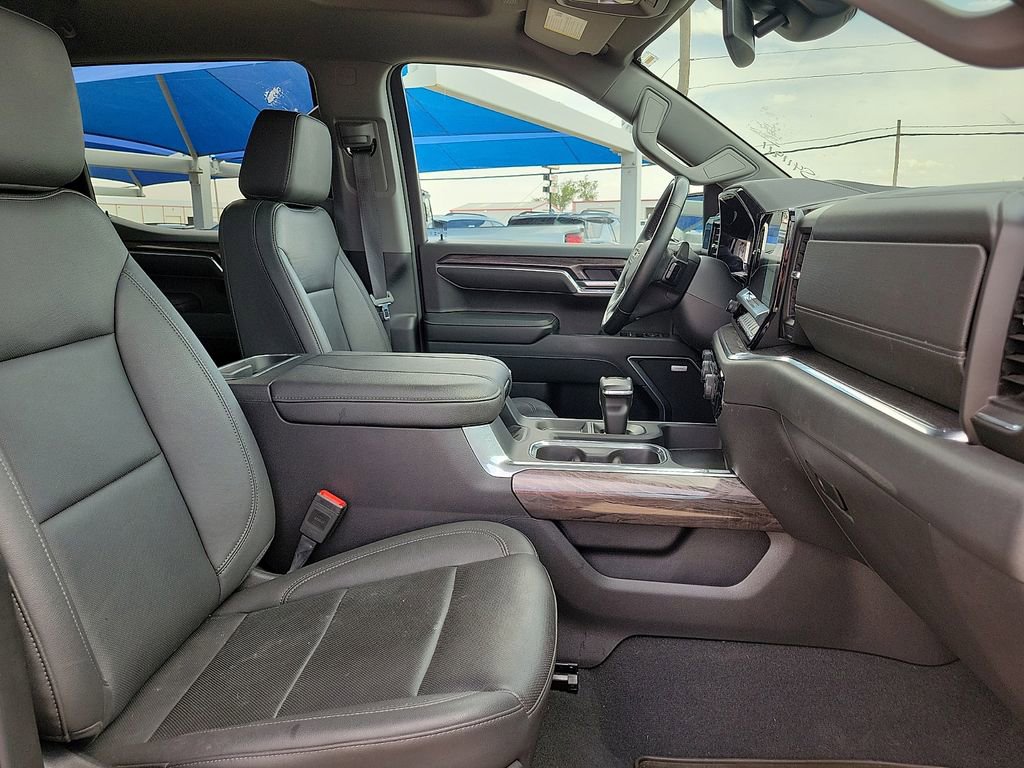 2025 Chevrolet Silverado 1500 LTZ - Photo 19