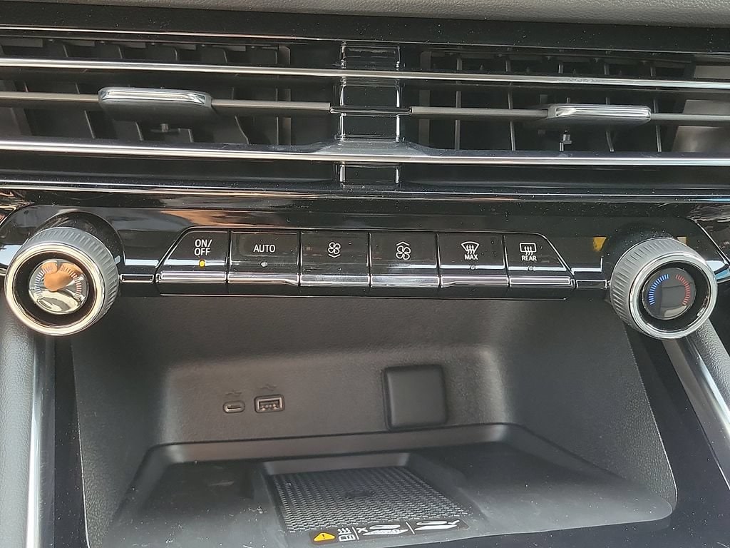 2027 Chevrolet Traverse LT - Photo 22