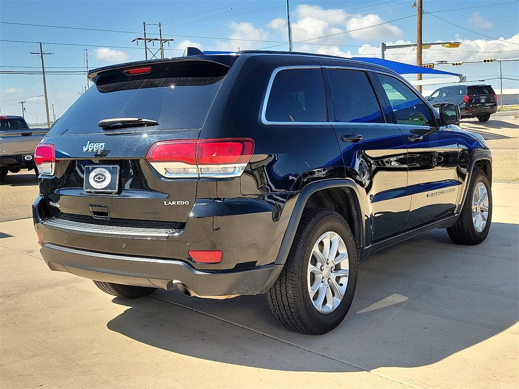 2022 Jeep Cherokee Laredo photo 2