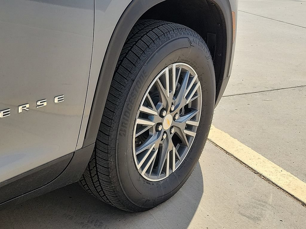 2027 Chevrolet Traverse LT - Photo 15